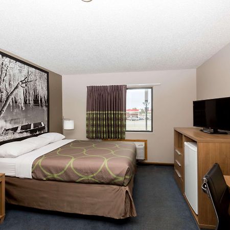 Super 8 By Wyndham Hays Ks Hotel Exterior photo