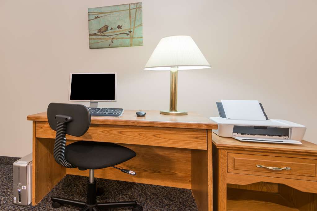 Super 8 By Wyndham Hays Ks Hotel Facilities photo