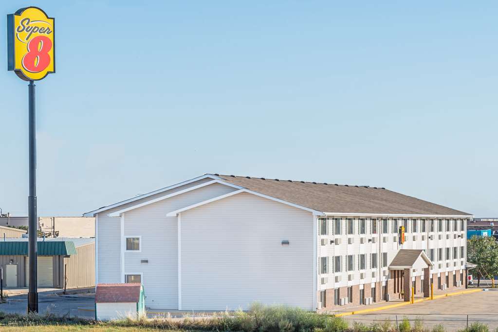 Super 8 By Wyndham Hays Ks Hotel Exterior photo
